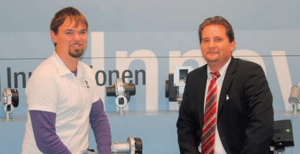 Alexander Bleiholder, Head of series support design in Landshut
(on the right) and Michael Fischer from IT